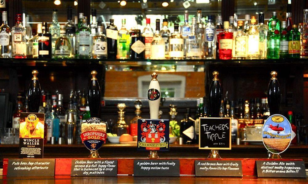 Hotel The Cholmondeley Arms Wrenbury Exterior foto