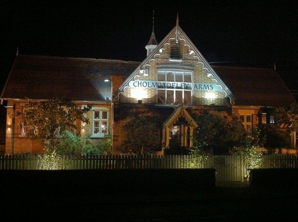 Hotel The Cholmondeley Arms Wrenbury Exterior foto