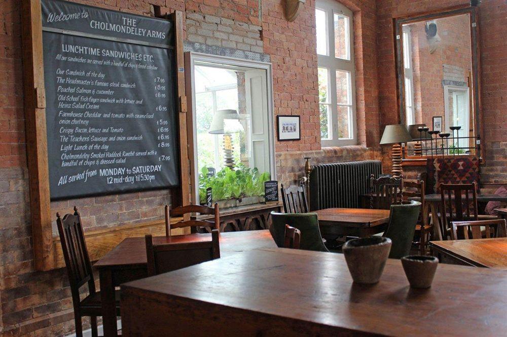Hotel The Cholmondeley Arms Wrenbury Exterior foto